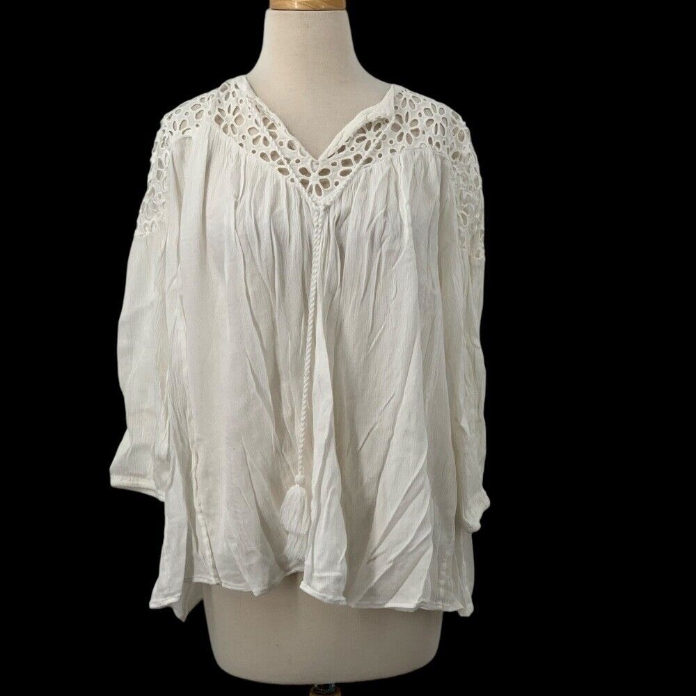 Crown & Ivy Women's Boho Peasant Top White Eyelet V Neck 3/4 Sleeve Size M